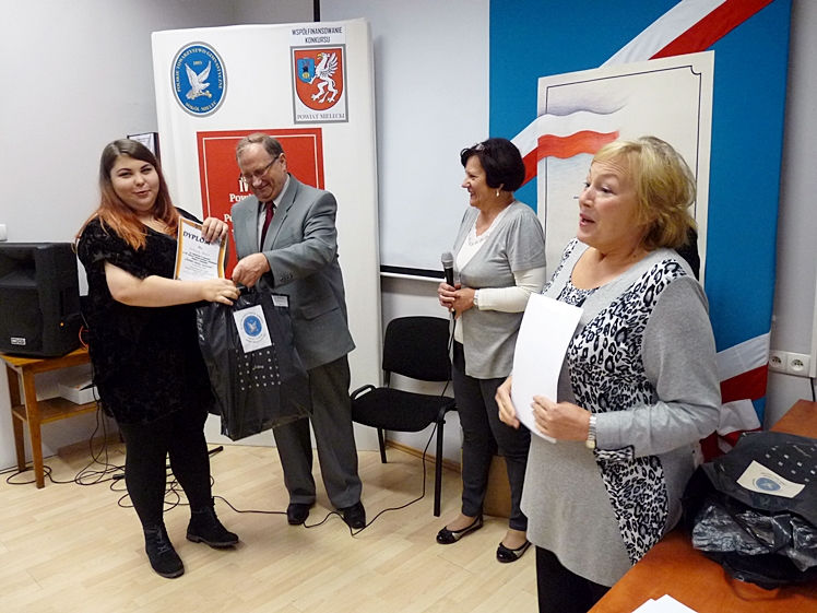 IV edycja Powiatowego Konkursu Poezji i Piosenki ?Barwy Mojej Ojczyzny? rozstrzygnięta