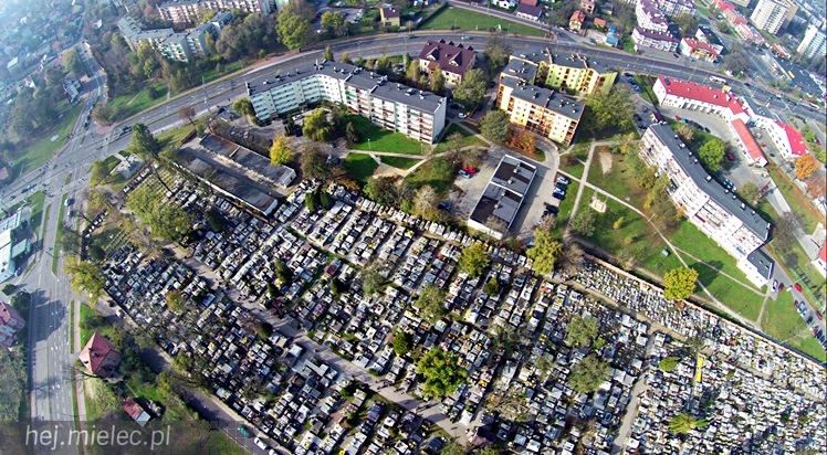 Wszystkich Świętych na Cmentarzu Parafialnym. Zobacz wyjątkowe zdjęcia z lotu ptaka