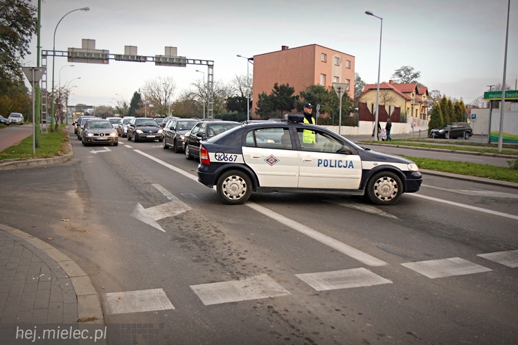 Procesja parafian Ducha Świętego na Cmentarz Parafialny