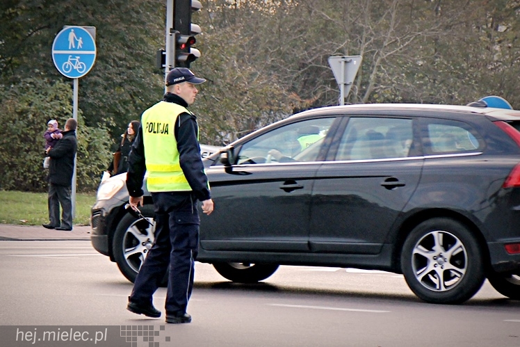 Procesja parafian Ducha Świętego na Cmentarz Parafialny