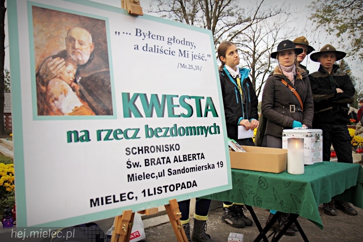 Procesja parafian Ducha Świętego na Cmentarz Parafialny