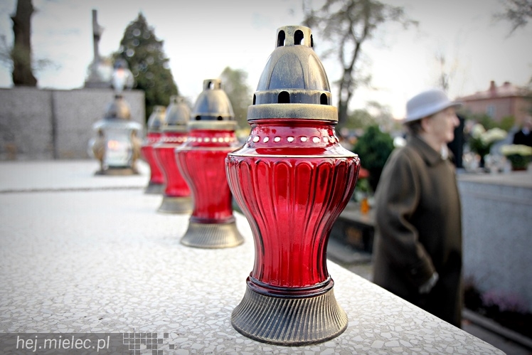 Procesja parafian Ducha Świętego na Cmentarz Parafialny