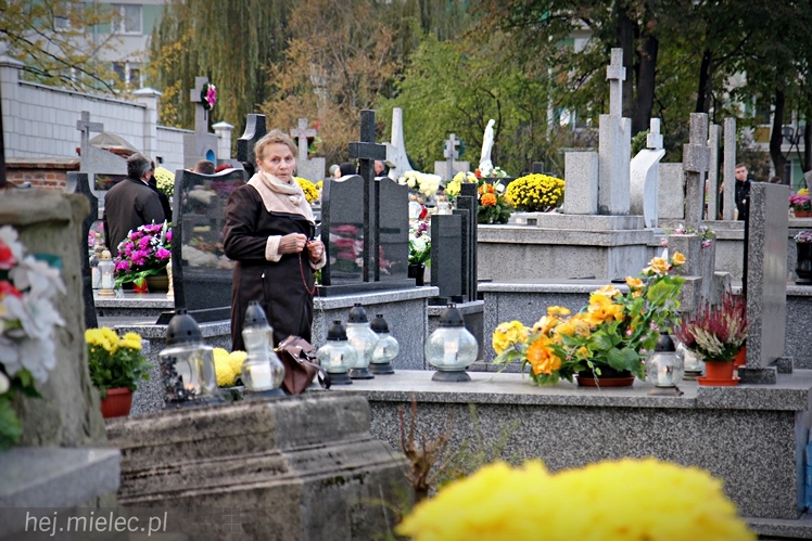 Procesja parafian Ducha Świętego na Cmentarz Parafialny
