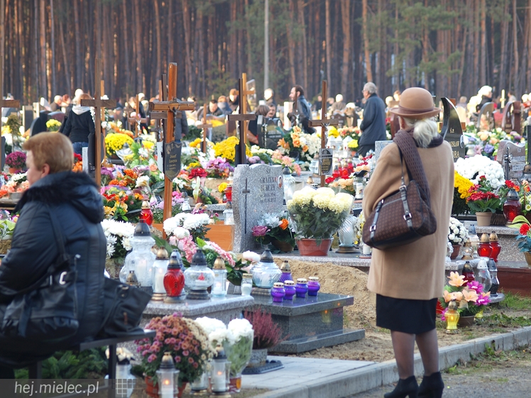 Dzień Wszystkich Świętych na Cmentarzy Komunalnym