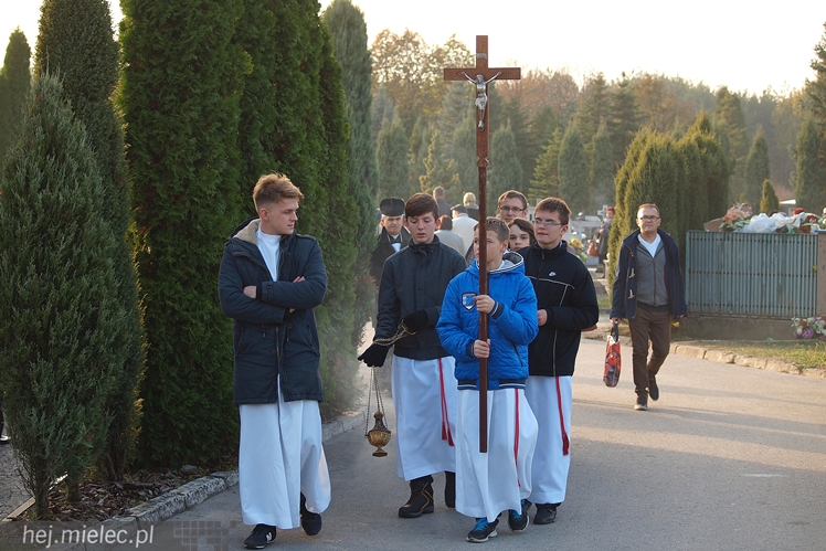 Dzień Wszystkich Świętych na Cmentarzy Komunalnym