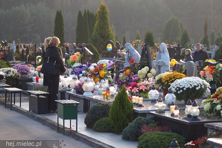 Dzień Wszystkich Świętych na Cmentarzy Komunalnym
