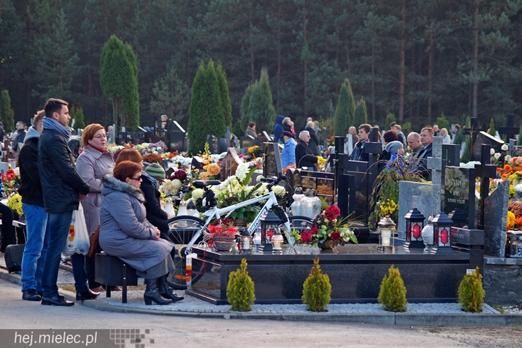 Dzień Wszystkich Świętych na Cmentarzy Komunalnym