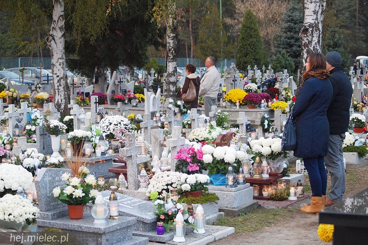 Dzień Wszystkich Świętych na Cmentarzy Komunalnym