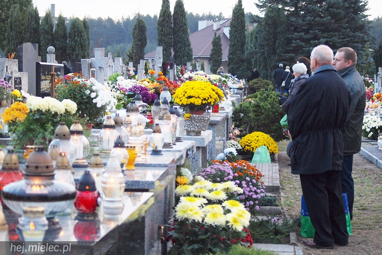 Dzień Wszystkich Świętych na Cmentarzy Komunalnym