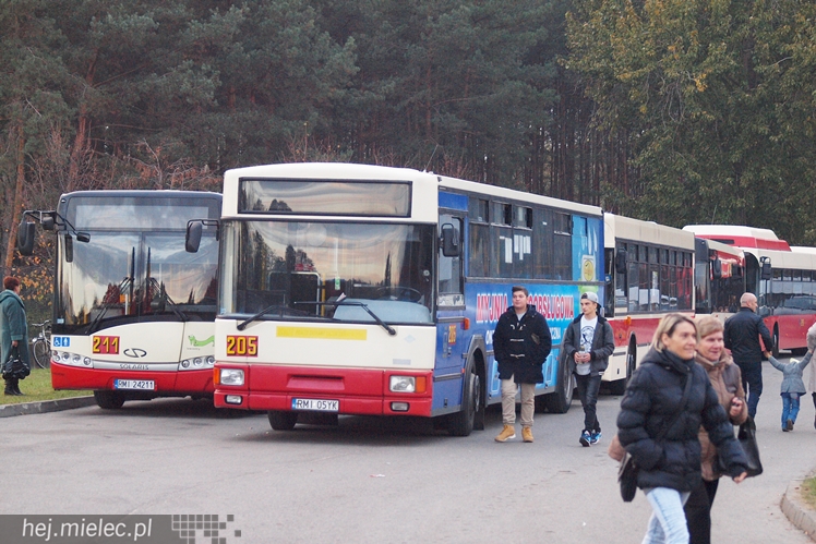 Dzień Wszystkich Świętych na Cmentarzy Komunalnym