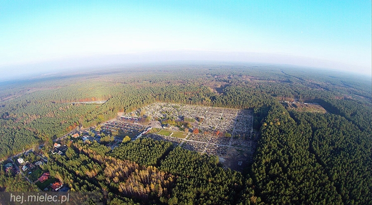 Cmentarz Komunalny z lotu ptaka: jak wielka jest to nekropolia