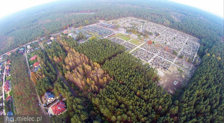 Cmentarz Komunalny z lotu ptaka: jak wielka jest to nekropolia