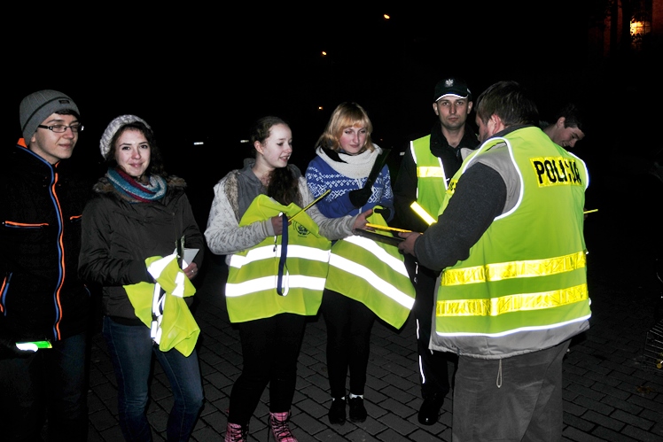 Akcja ?Świetlik?, czyli ponad 1500 odblasków trafiło do mieszkańców powiatu