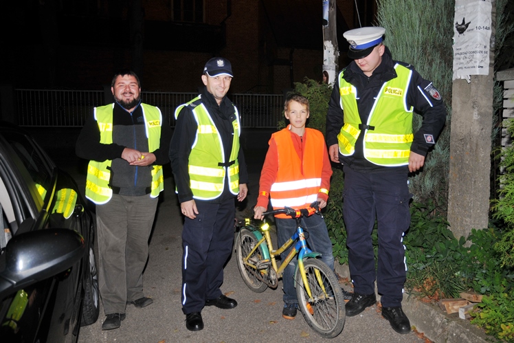 Akcja ?Świetlik?, czyli ponad 1500 odblasków trafiło do mieszkańców powiatu