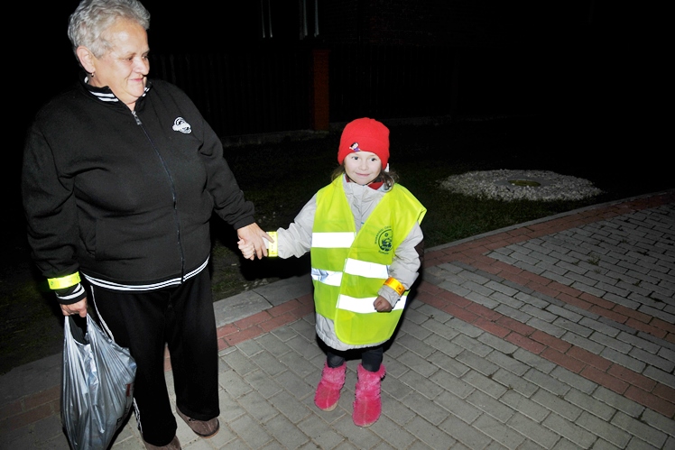 Akcja ?Świetlik?, czyli ponad 1500 odblasków trafiło do mieszkańców powiatu
