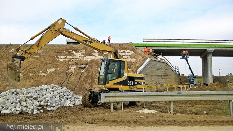 Południowy etap budowy obwodnicy Mielca na finiszu