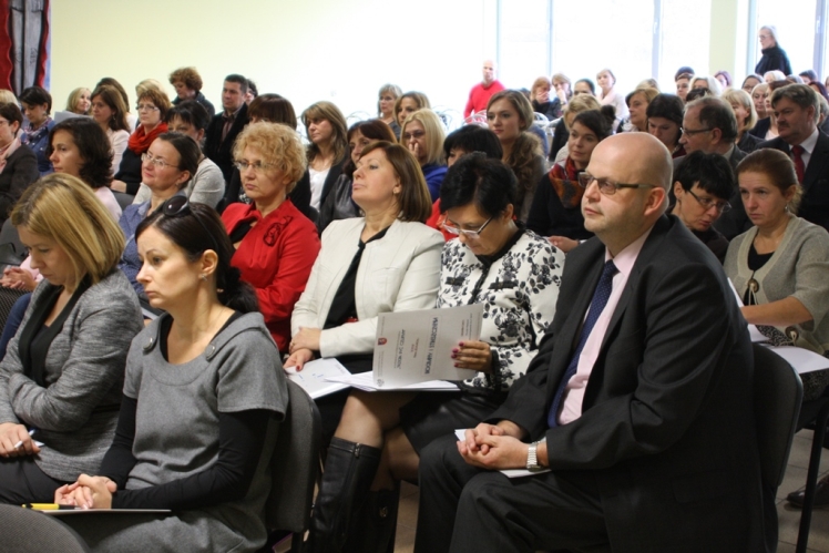 ?Trzeba być czujnym?? i wspierać. Konferencja przeciw wykluczeniu osób z upośledzeniem w SOSW