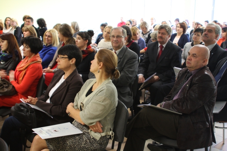 ?Trzeba być czujnym?? i wspierać. Konferencja przeciw wykluczeniu osób z upośledzeniem w SOSW