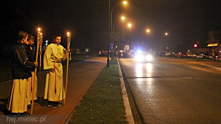 Droga Krzyżowa ulicami parafii Ducha Świętego w Mielcu