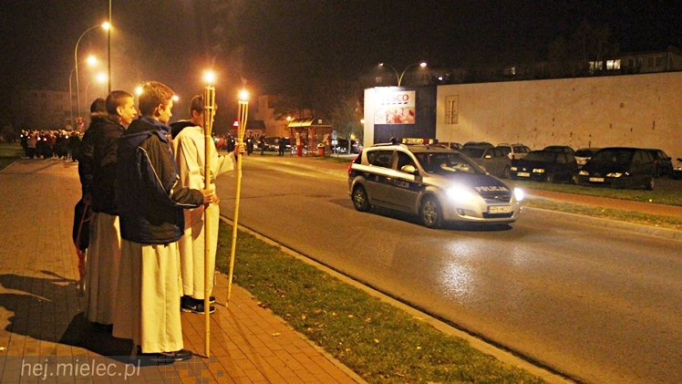 Droga Krzyżowa ulicami parafii Ducha Świętego w Mielcu
