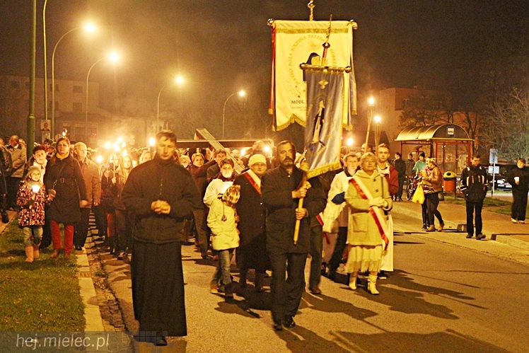 Droga Krzyżowa ulicami parafii Ducha Świętego w Mielcu