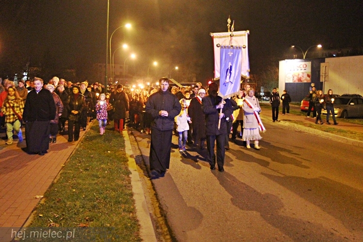 Droga Krzyżowa ulicami parafii Ducha Świętego w Mielcu