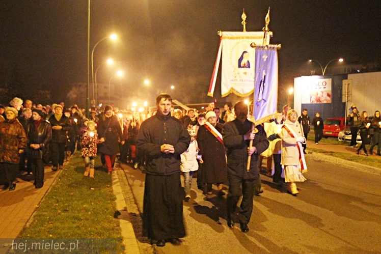Droga Krzyżowa ulicami parafii Ducha Świętego w Mielcu