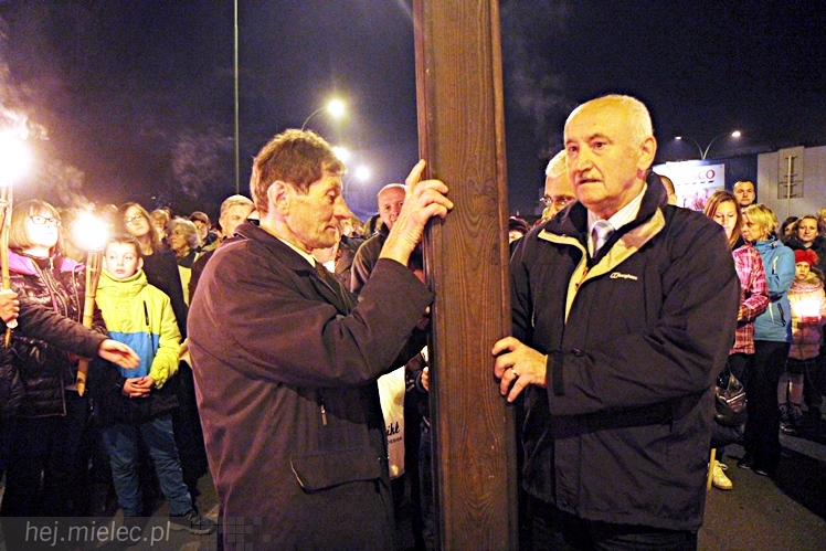 Droga Krzyżowa ulicami parafii Ducha Świętego w Mielcu