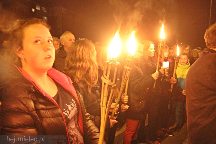 Droga Krzyżowa ulicami parafii Ducha Świętego w Mielcu
