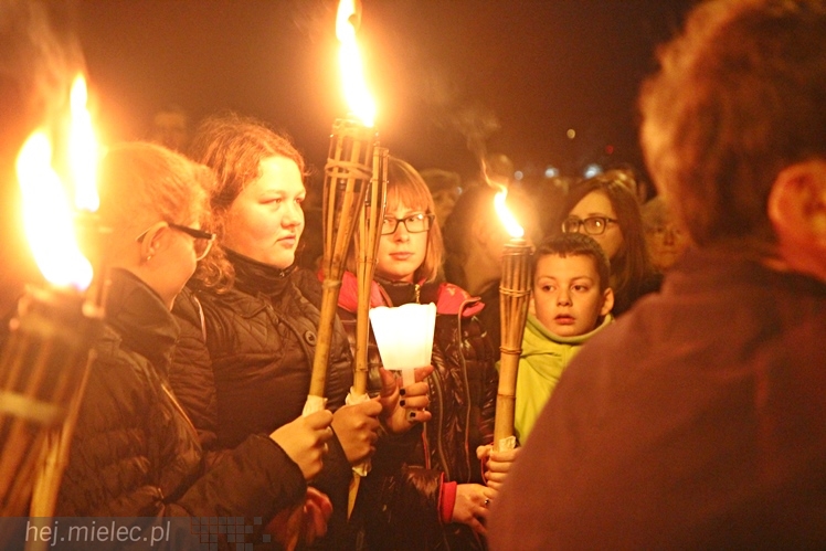 Droga Krzyżowa ulicami parafii Ducha Świętego w Mielcu
