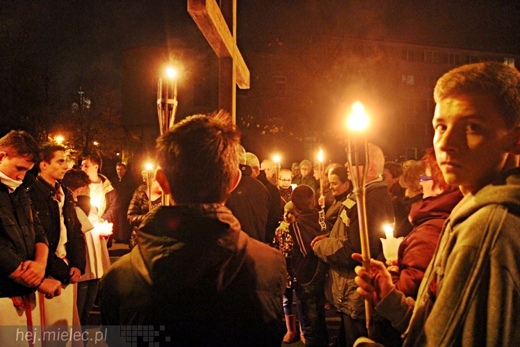 Droga Krzyżowa ulicami parafii Ducha Świętego w Mielcu