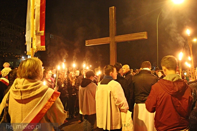 Droga Krzyżowa ulicami parafii Ducha Świętego w Mielcu