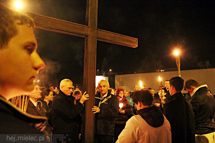 Droga Krzyżowa ulicami parafii Ducha Świętego w Mielcu