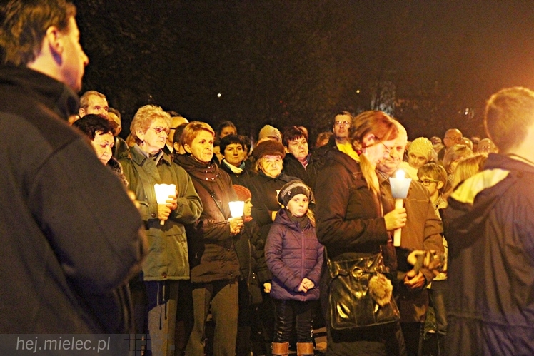 Droga Krzyżowa ulicami parafii Ducha Świętego w Mielcu