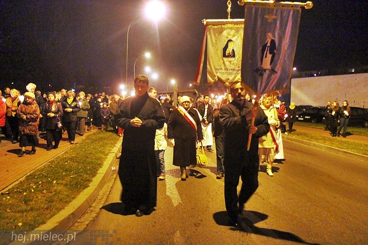 Droga Krzyżowa ulicami parafii Ducha Świętego w Mielcu