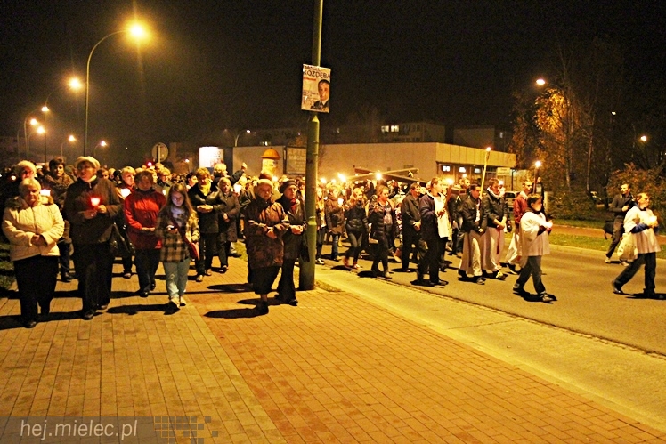 Droga Krzyżowa ulicami parafii Ducha Świętego w Mielcu