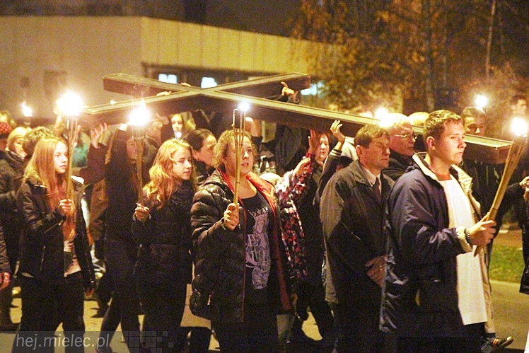 Droga Krzyżowa ulicami parafii Ducha Świętego w Mielcu