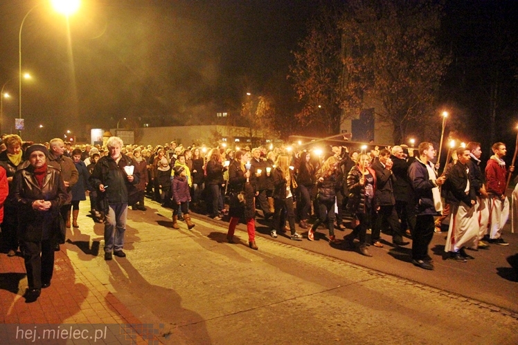 Droga Krzyżowa ulicami parafii Ducha Świętego w Mielcu