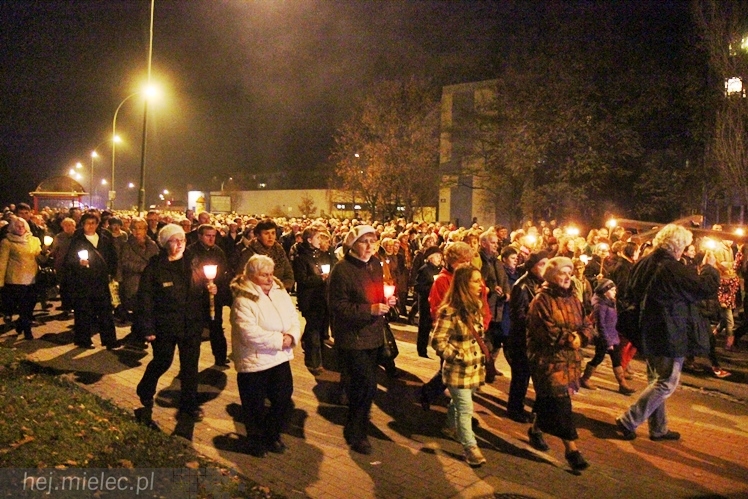 Droga Krzyżowa ulicami parafii Ducha Świętego w Mielcu