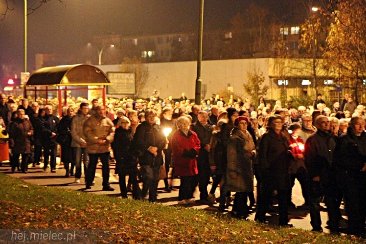 Droga Krzyżowa ulicami parafii Ducha Świętego w Mielcu