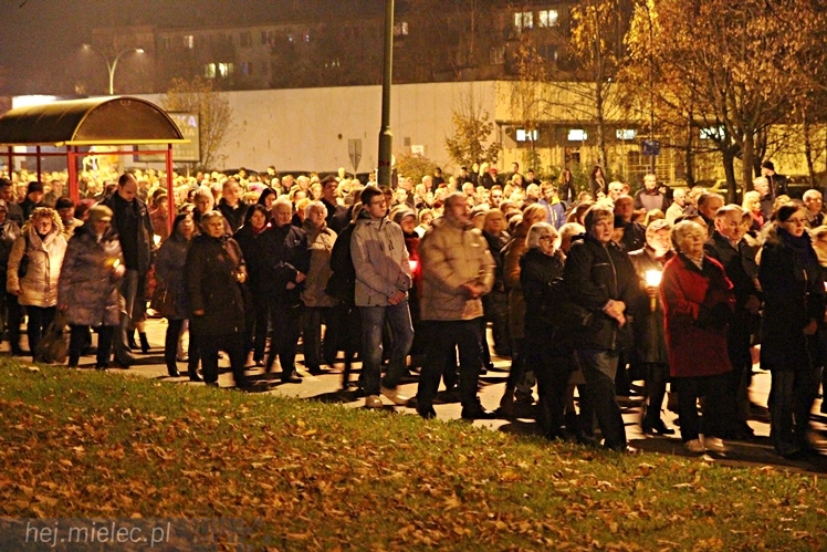 Droga Krzyżowa ulicami parafii Ducha Świętego w Mielcu