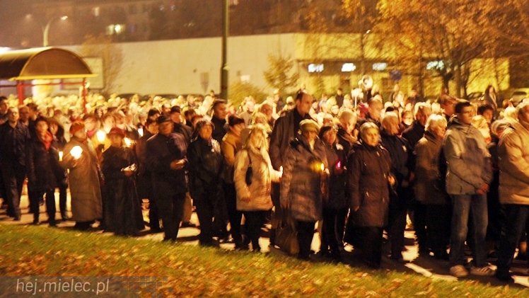 Droga Krzyżowa ulicami parafii Ducha Świętego w Mielcu