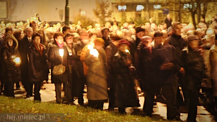 Droga Krzyżowa ulicami parafii Ducha Świętego w Mielcu