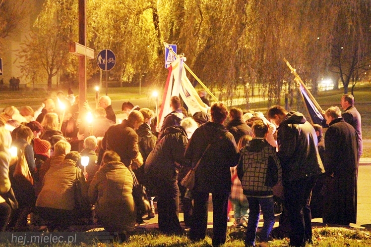 Droga Krzyżowa ulicami parafii Ducha Świętego w Mielcu