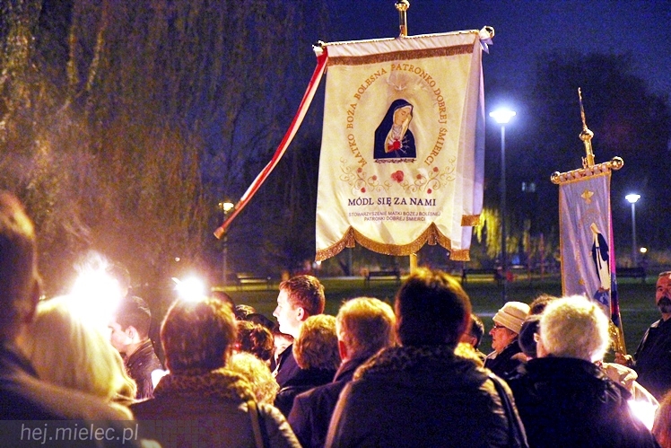 Droga Krzyżowa ulicami parafii Ducha Świętego w Mielcu
