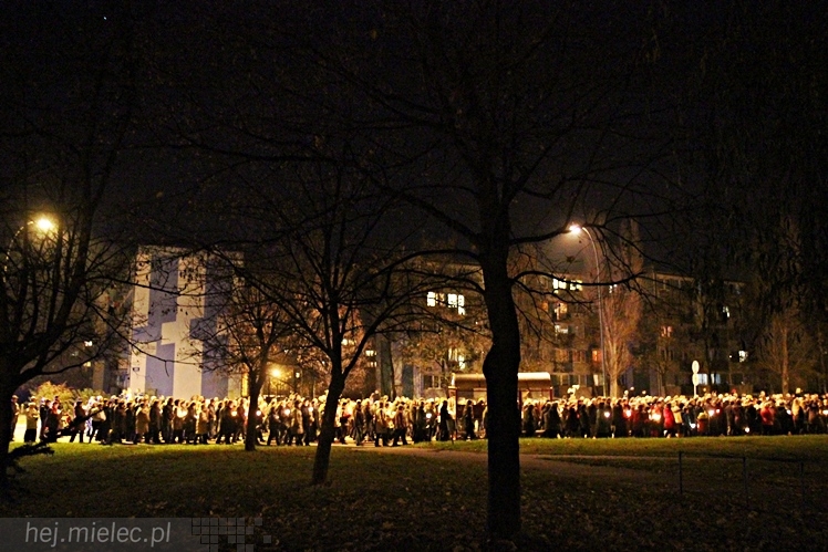 Droga Krzyżowa ulicami parafii Ducha Świętego w Mielcu