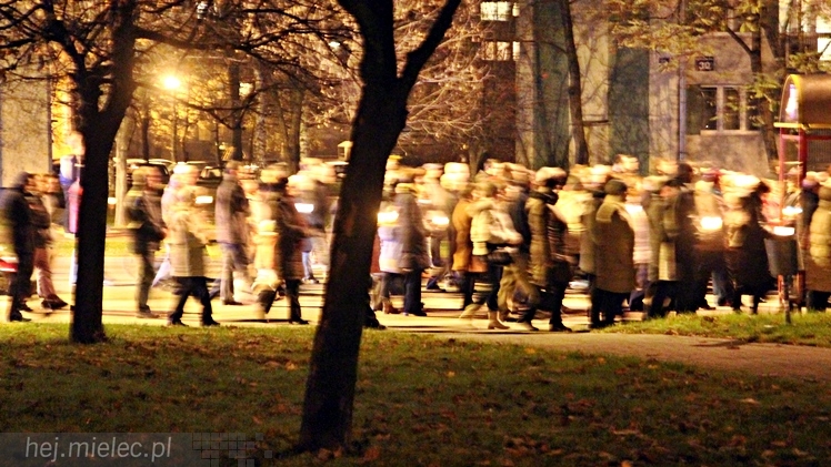 Droga Krzyżowa ulicami parafii Ducha Świętego w Mielcu