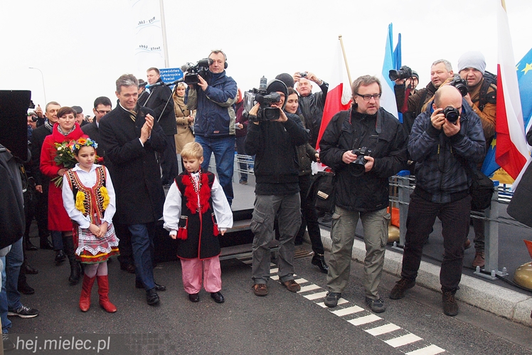 Most na Wiśle oficjalnie otwarty. ?To historyczna chwila dla obu regionów?
