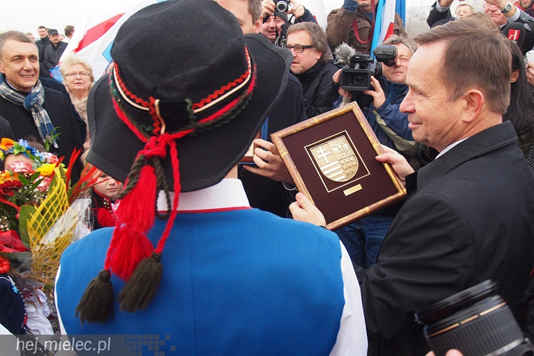 Most na Wiśle oficjalnie otwarty. ?To historyczna chwila dla obu regionów?