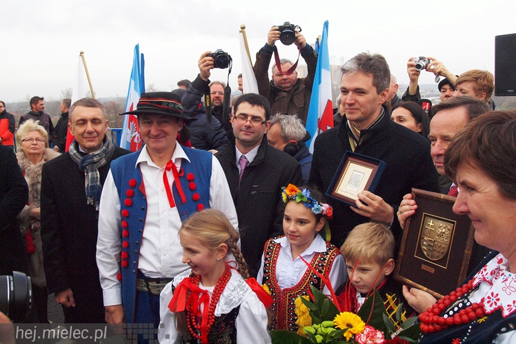 Most na Wiśle oficjalnie otwarty. ?To historyczna chwila dla obu regionów?